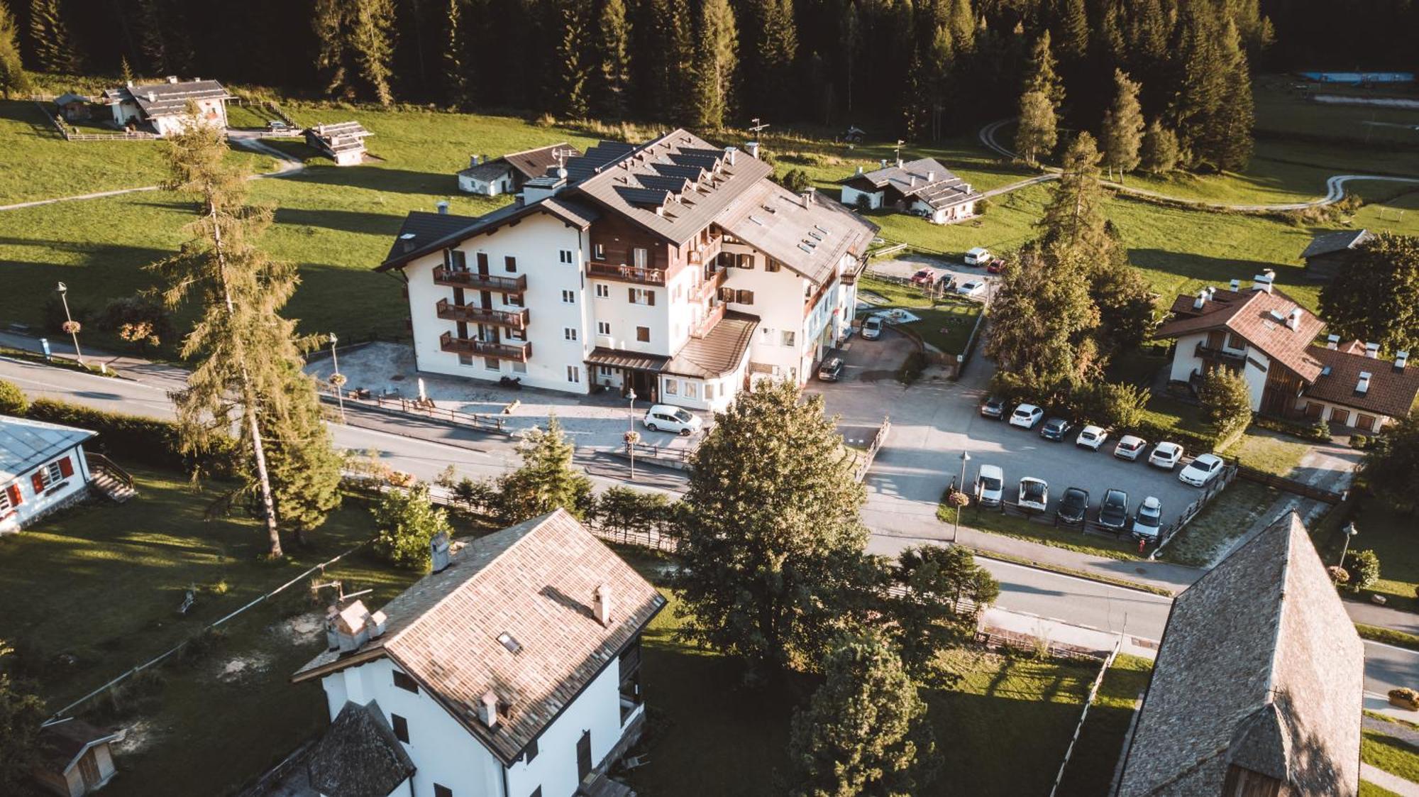 Hotel Bellamonte Предацо Екстериор снимка